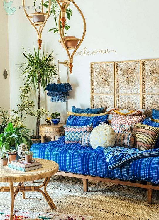 Habitación boho con elemento índigo.