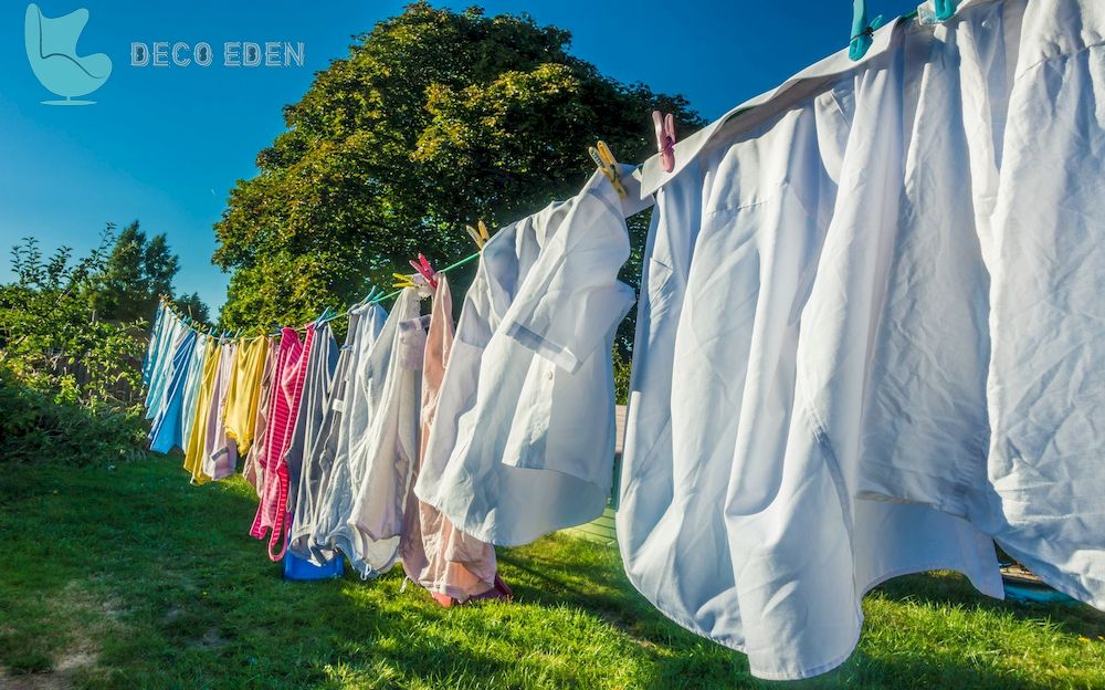 ropa colgada en un jardín