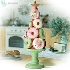 green doughnut pedestal tree final