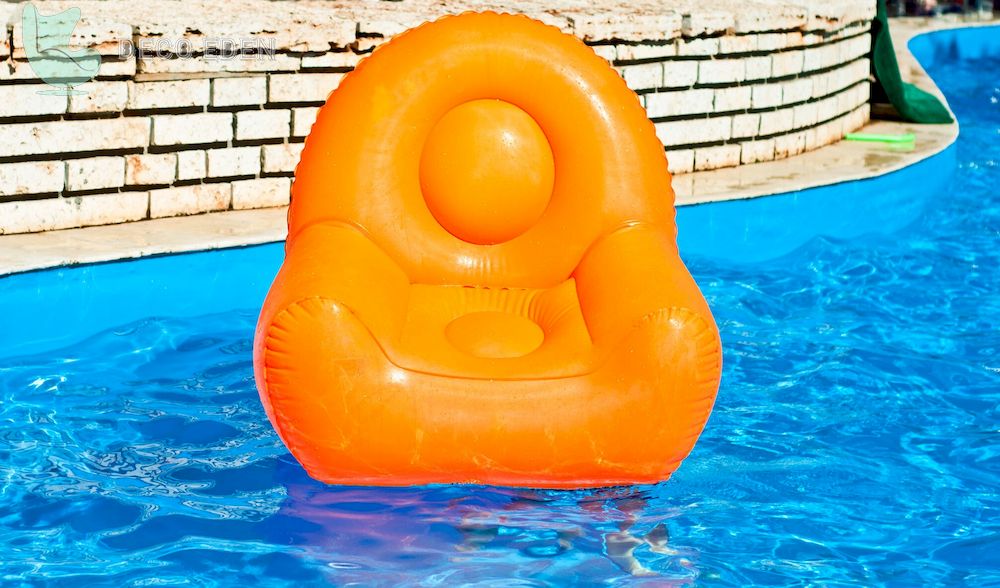 Sillón Hinchable En La Piscina