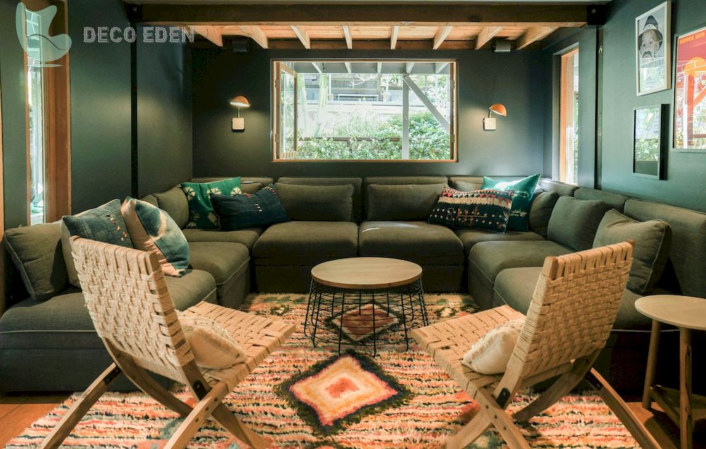 Salón con elementos modernos y boho