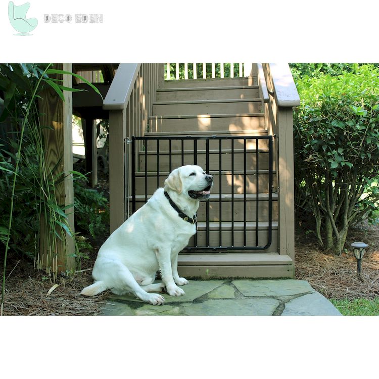 Puerta de metal para perros para escaleras