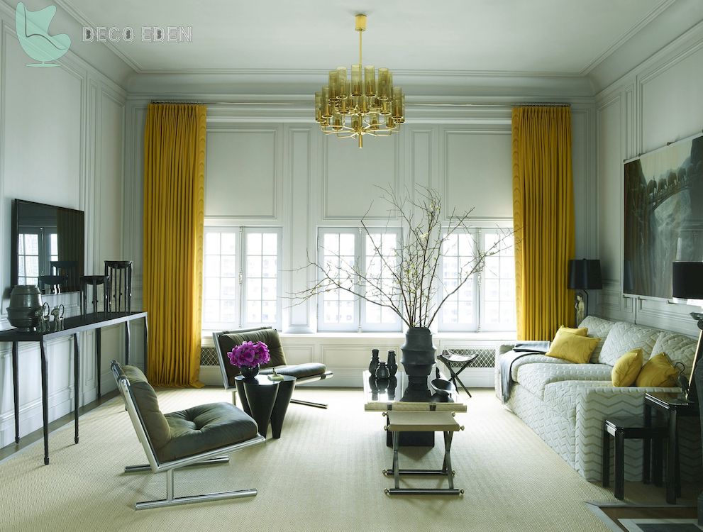 Sala de estar neutral y gris con detalles en amarillo