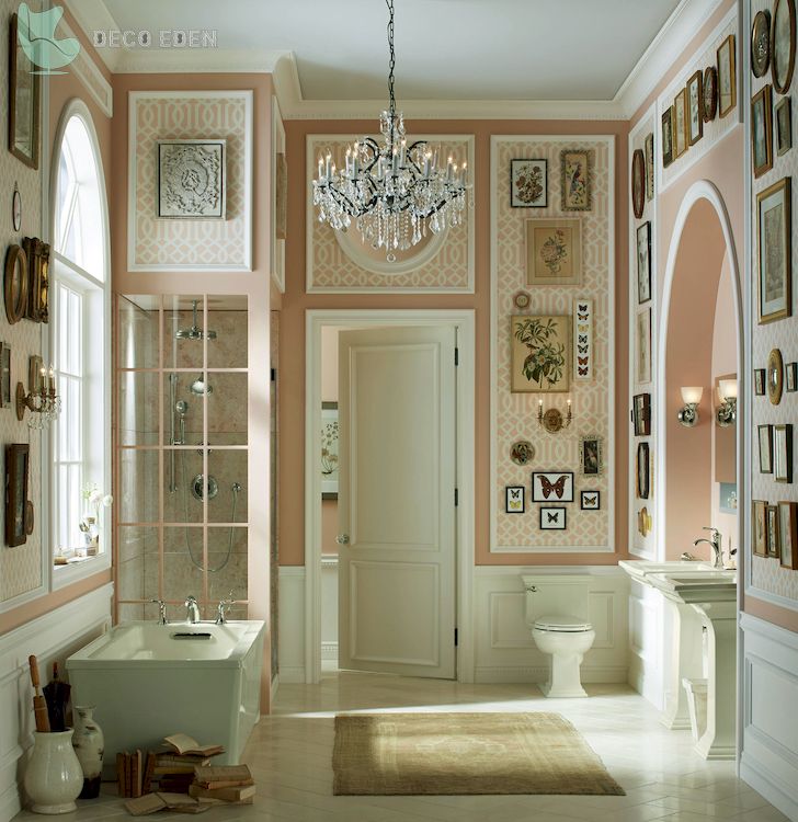 Cuarto de baño shabby chic con paredes y marcos rosas