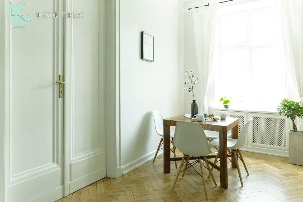 pequeña mesa de comedor de madera