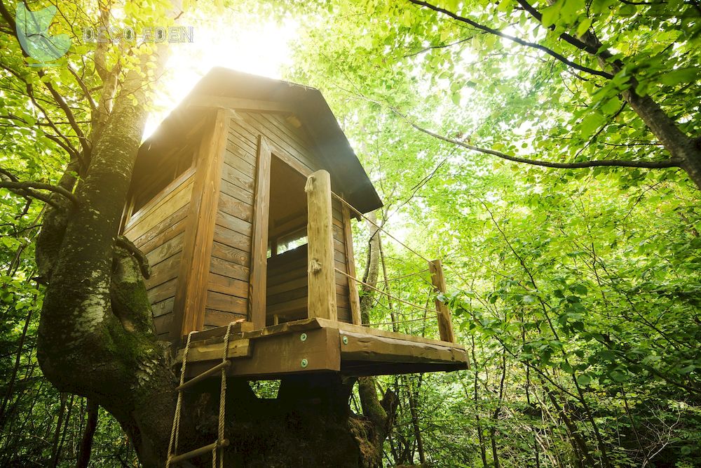 Tree House Playhouse en el jardín