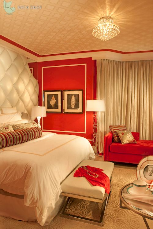 Dormitorio vibrante con colores rojos brillantes