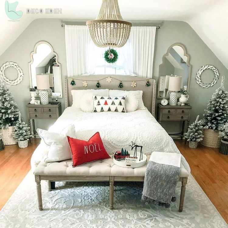 Diseño de dormitorio de Navidad cálido y blanco